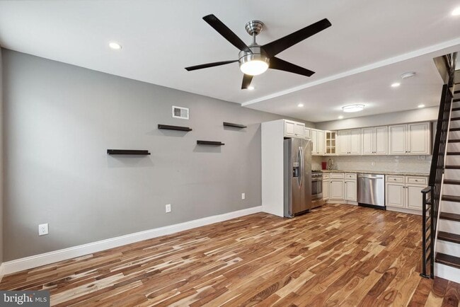 Building Photo - 1316 S Opal St