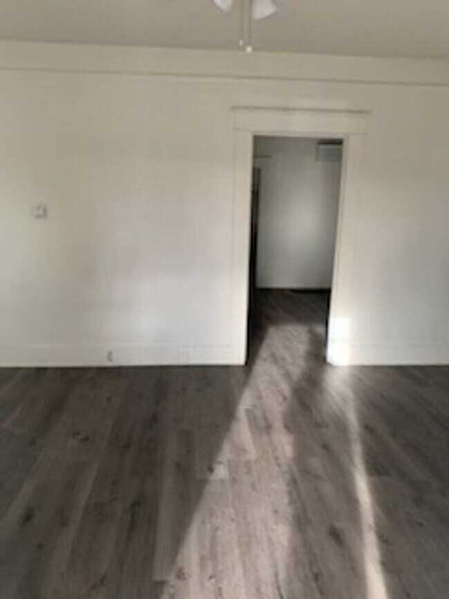 Foto del edificio - Do Not disturb the tenants, Must Apply bef...