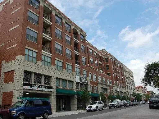 Building Photo - 3140 N Sheffield Ave