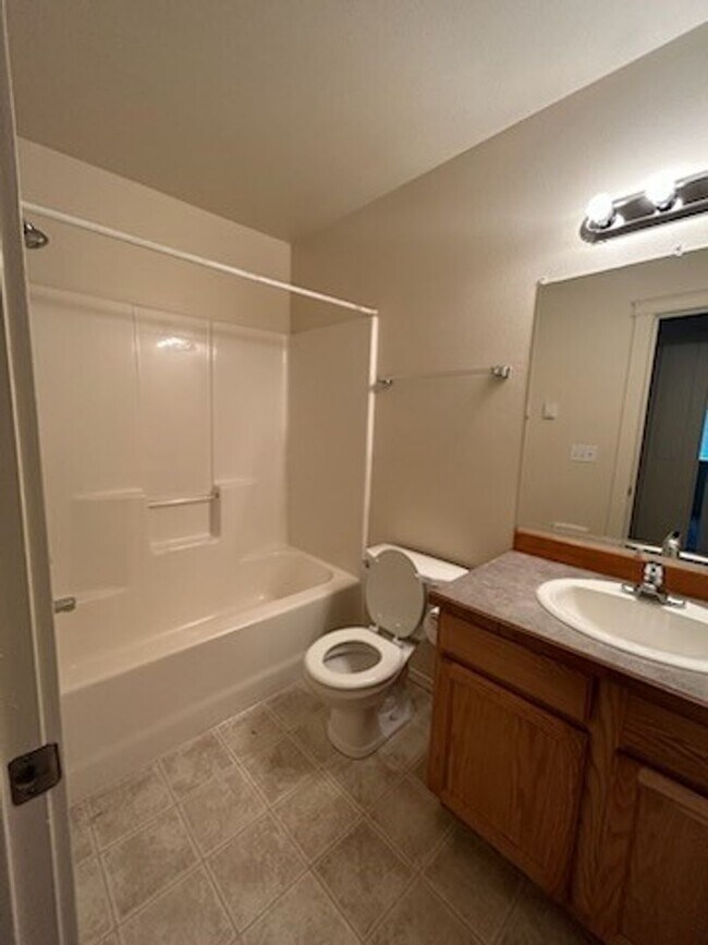Building Photo - 3 Bedroom home