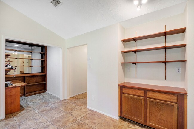 Building Photo - 10314 Paintbrush Ln