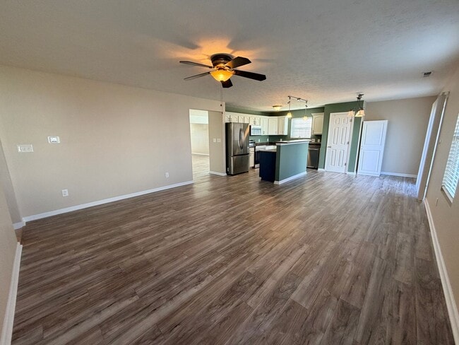 Foto del edificio - 1883 Creekstone Dr