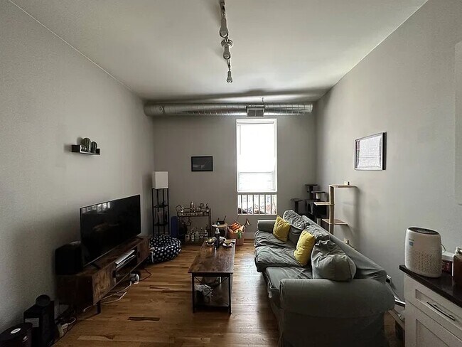 Foto del edificio - 1433 N Milwaukee Ave