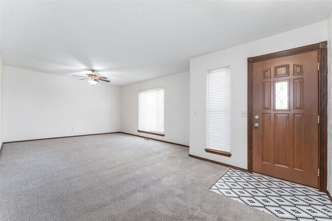 Building Photo - 605 Palo Verde Ct