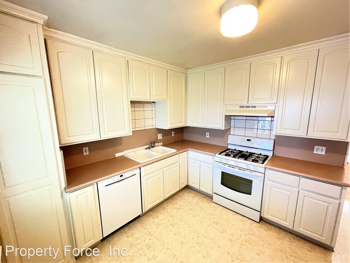 Primary Photo - 2 br, 2 bath House - 616 Easton Ave