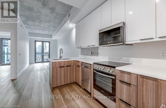 Building Photo - 169 James St S