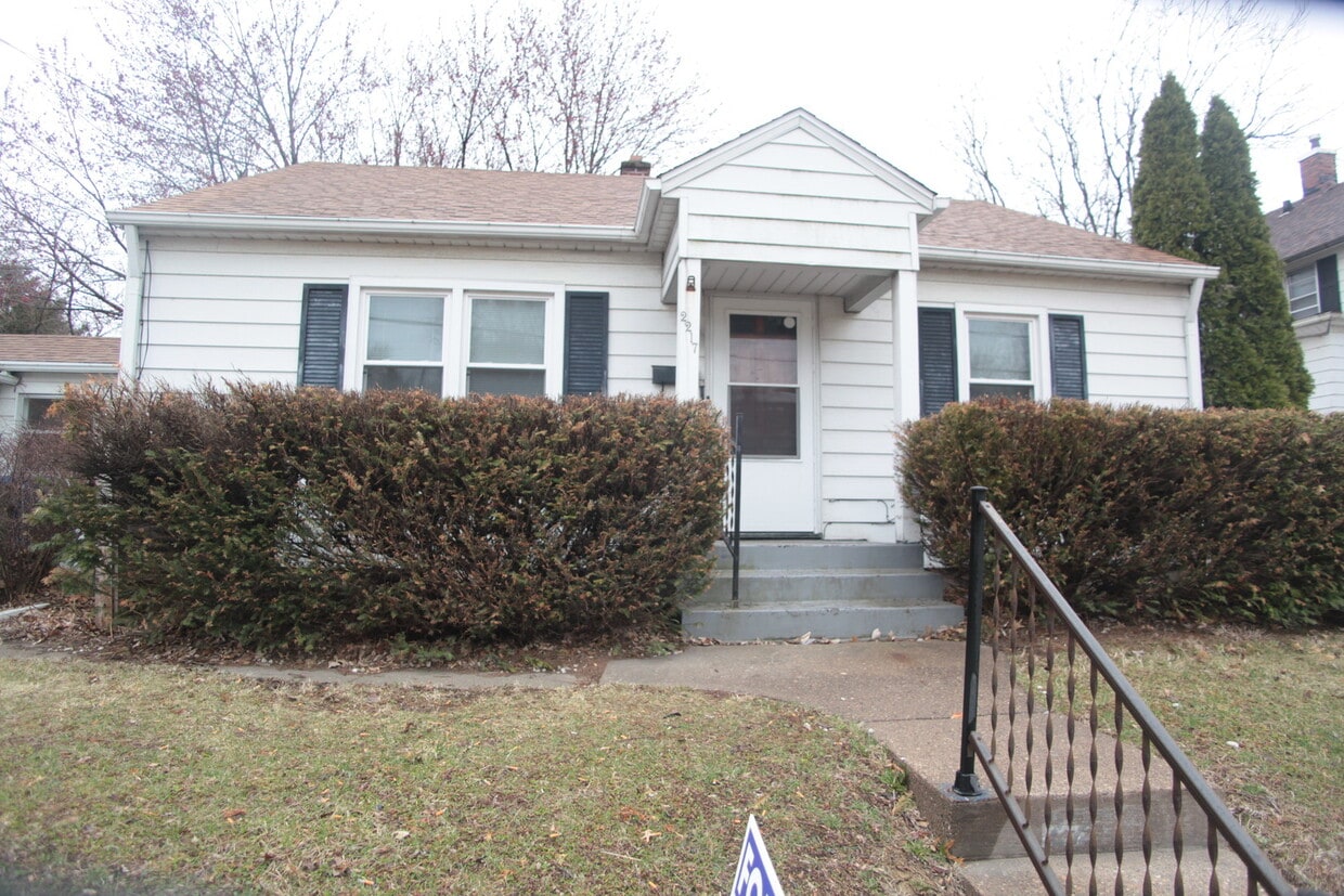 Primary Photo - 2 Bedroom 1 Bath Home in Davenport - $250 ...