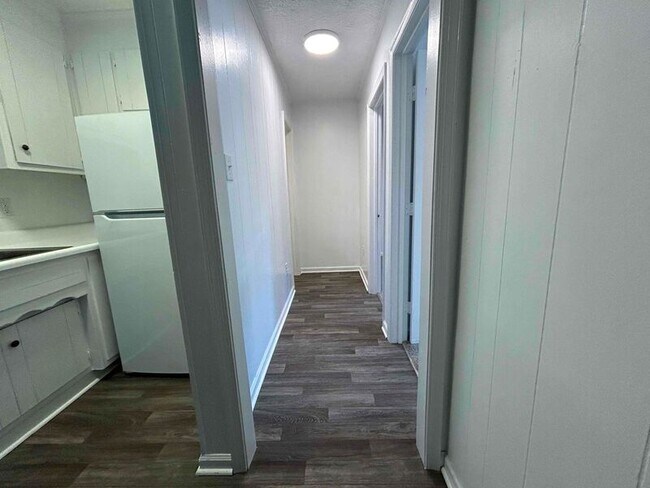 Building Photo - 5001 Alan Dr