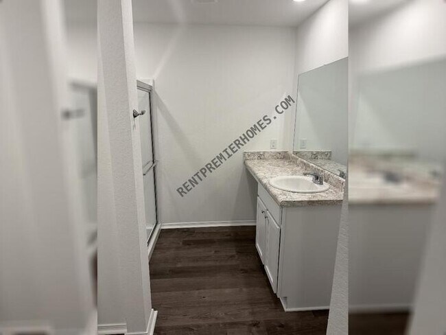 Foto del edificio - 102 Powder River Dr