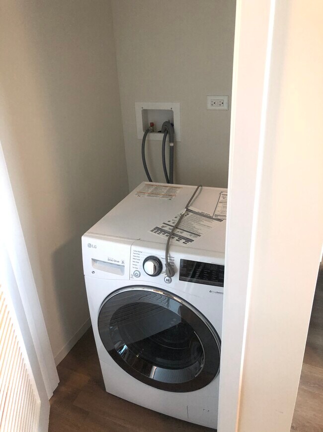washer/dryer - 1357 S Wabash Ave