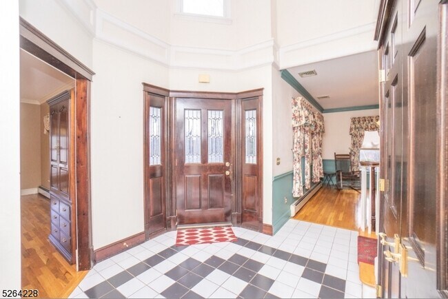 Building Photo - 541 Terrace Dr