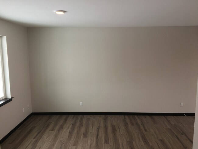 Building Photo - 2300 N Landon Lane - Newer Home !!