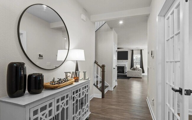 Foto del edificio - 121 Glenmoor Path