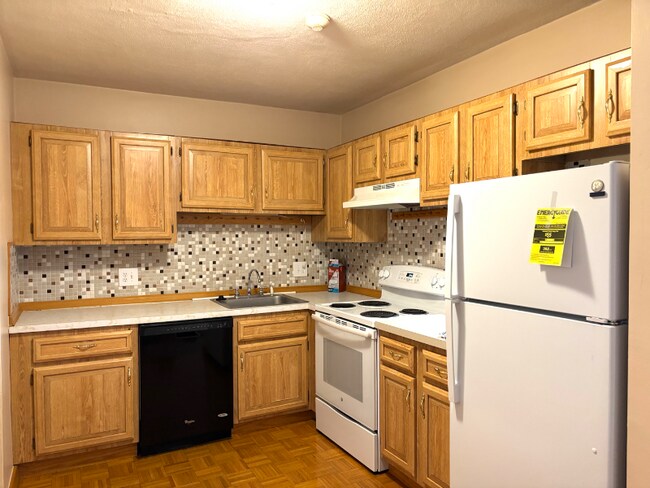 Building Photo - 67 Milliken Ave