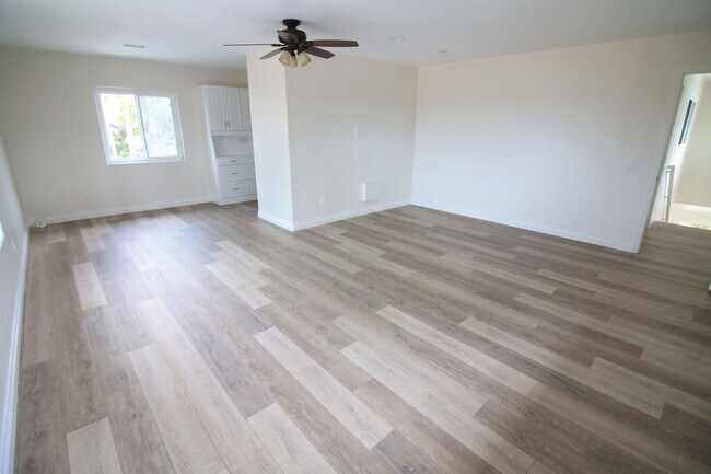 Building Photo - Large 1 bedroom oversized unit with ocean ...