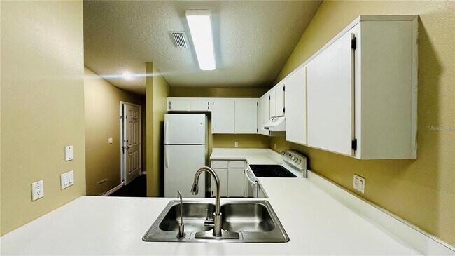 Foto del edificio - 11755 Cuxham Dr