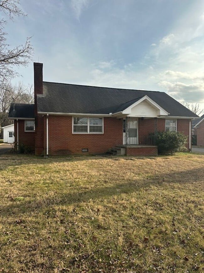 Building Photo - Andersonville 37705 - 4 bedroom, 2 bath home - Contact Kenna Stephens (865) 604-4635