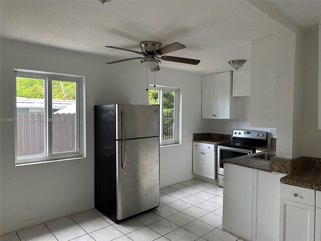 Foto del edificio - 1045 NW 27th St