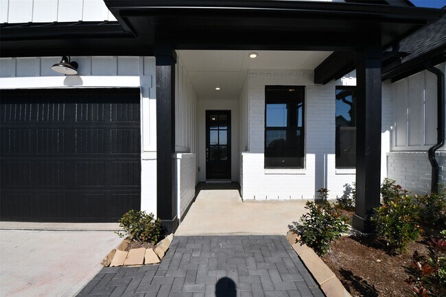 Foto del edificio - 19722 Dwight Eisenhower Dr