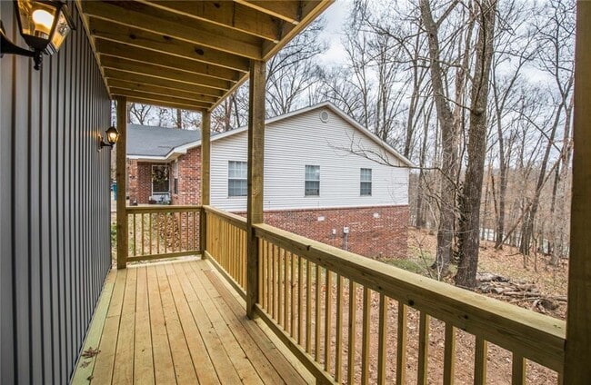 Building Photo - 34 Holly Dr