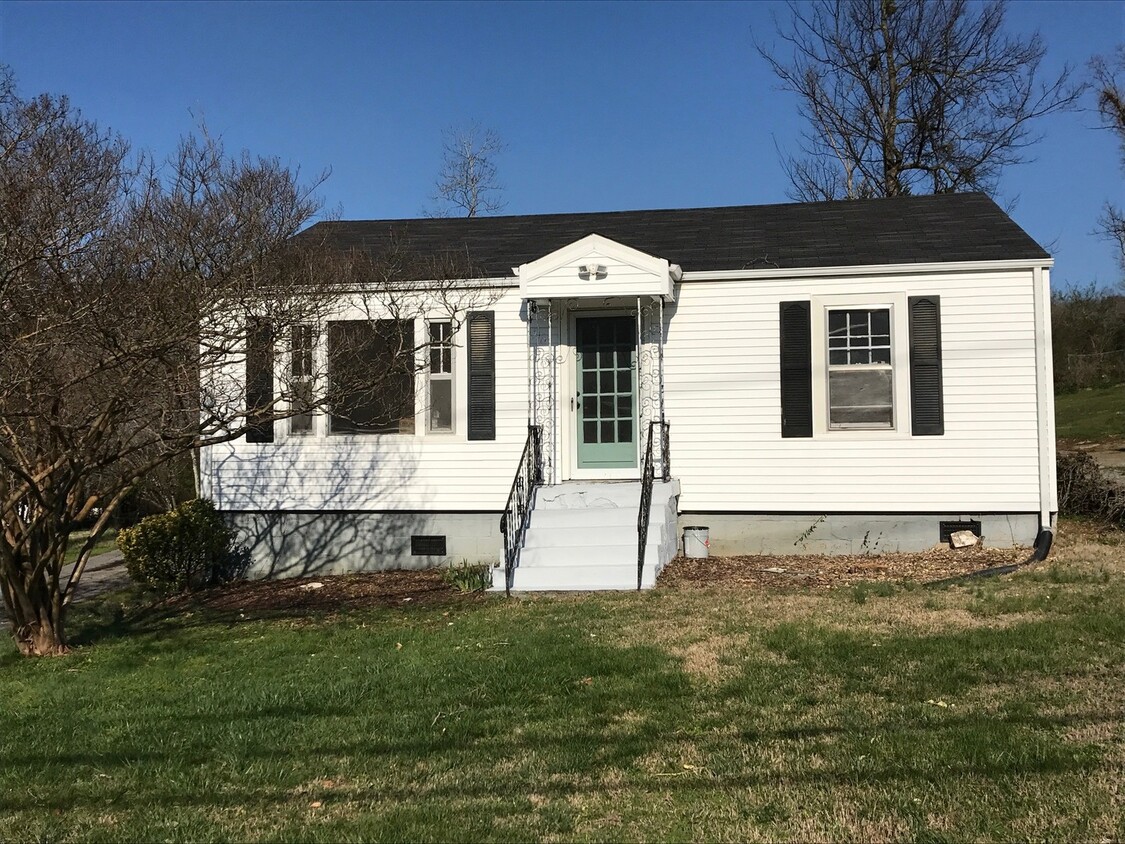 Primary Photo - 2 Bedroom, 1 Bath home in Tiftonia!