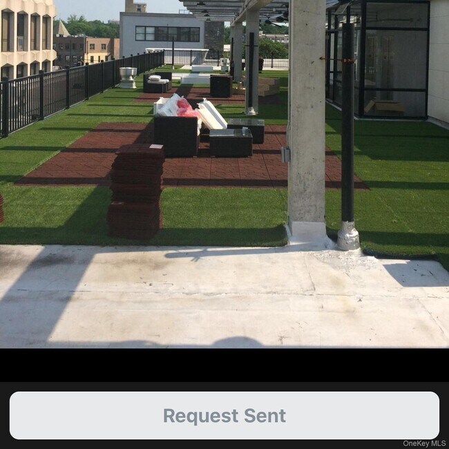 Foto del edificio - 5 Grace Ave