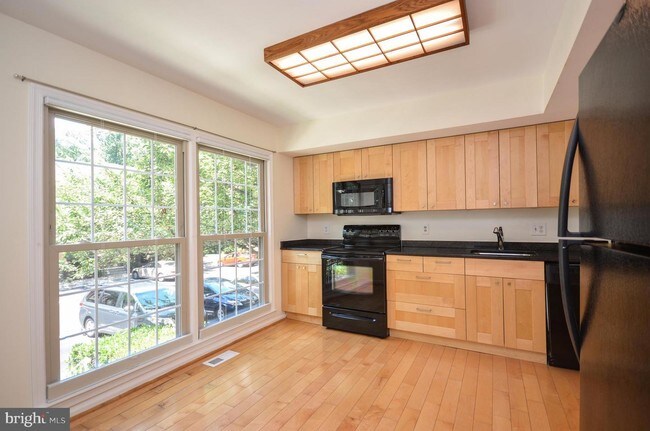 Building Photo - 5508 Englishman Pl