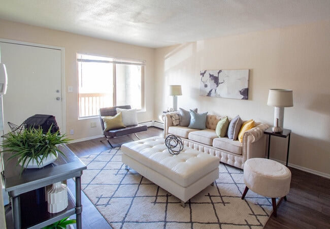 Building Photo - Z53