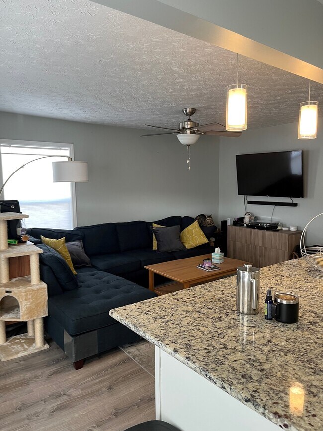 Foto del edificio - 1333 W 67th St