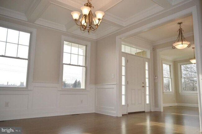 Building Photo - 174 Guyot Ave