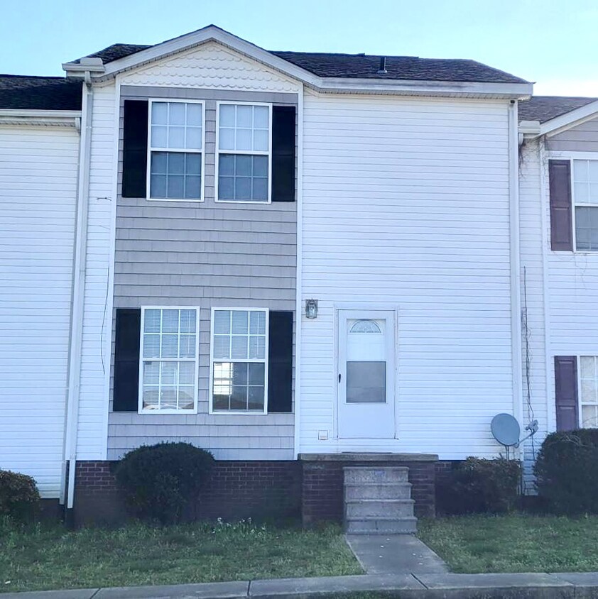 Foto principal - 124 Meadows Ln