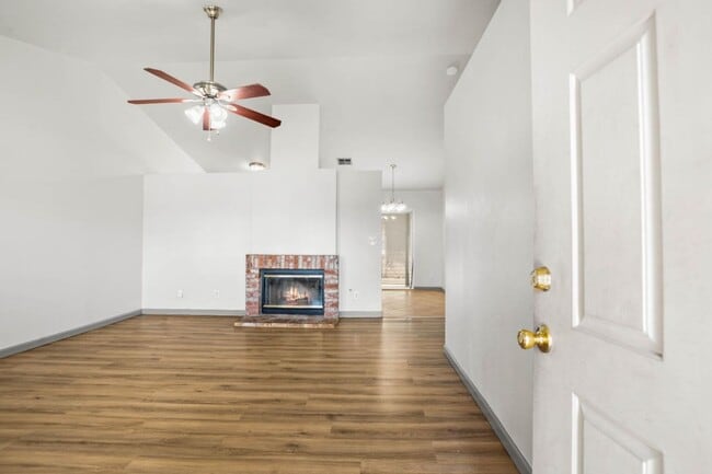 Building Photo - Move in special: $250 off the first month's rent!