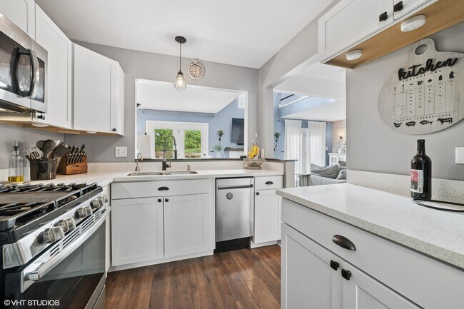 Foto del edificio - 627 Ascot Ln