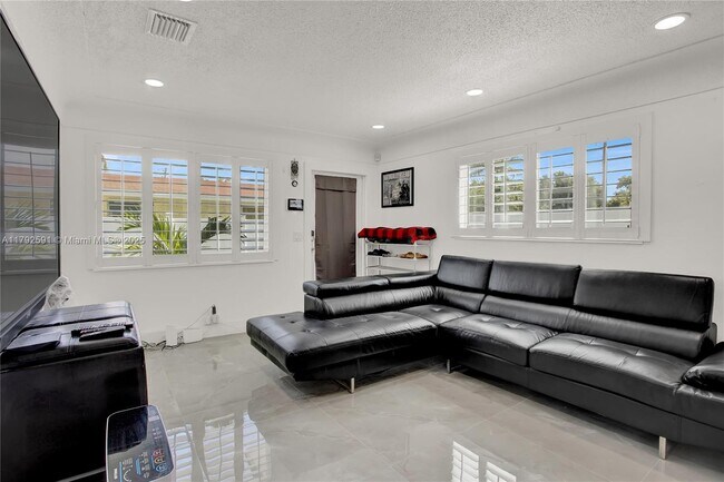 Foto del edificio - 608 NW 4th Ave