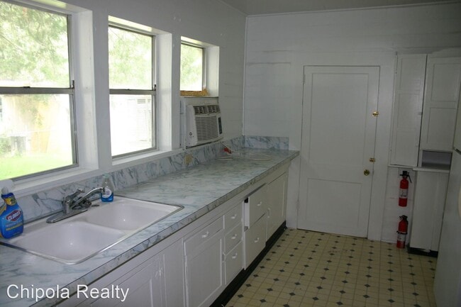 Building Photo - 2 br, 1 bath House - 1328 Brickyard Rd