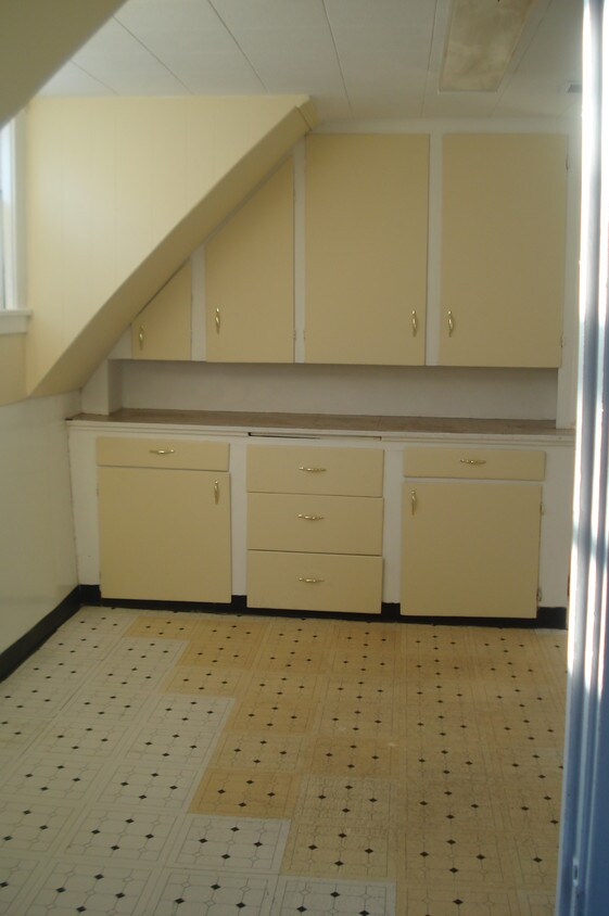 Primary Photo - 108 Roebling Ave