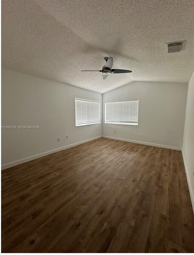 Foto del edificio - 4021 SW 153rd Ave