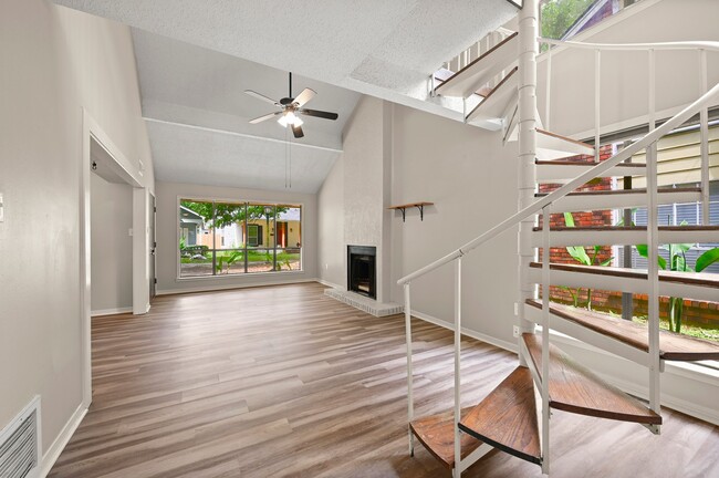Building Photo - 1230 Sharlo Ave