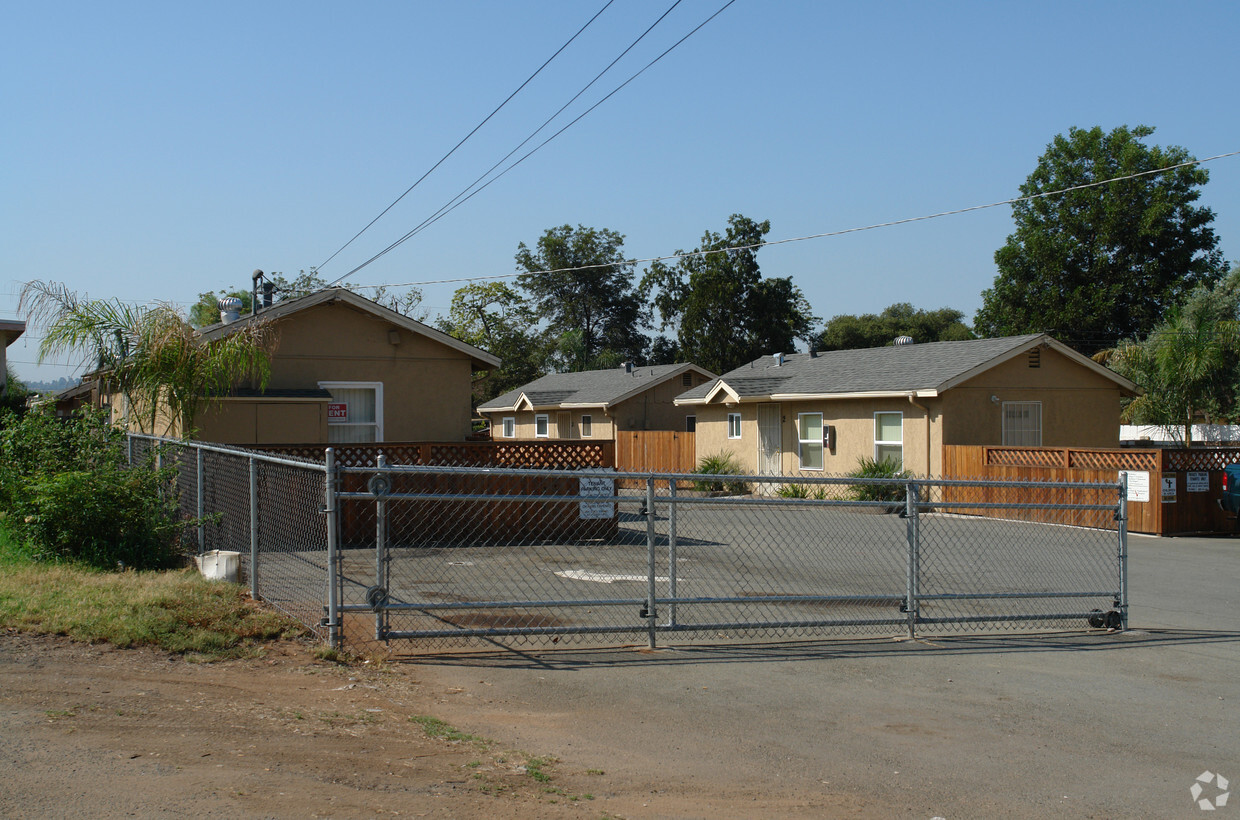Building Photo - Sumner Apartment Homes
