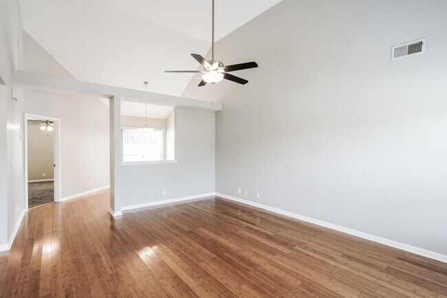 Foto del edificio - 1061 Cedar Creek Village Rd