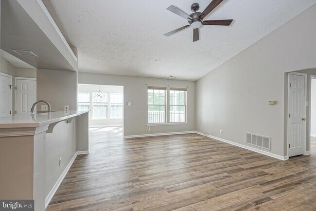 Building Photo - 95 Eldon Way
