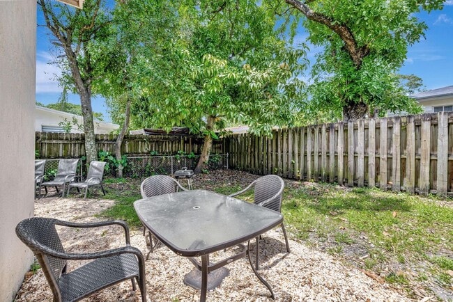 Foto del edificio - 1816 SW 21st St