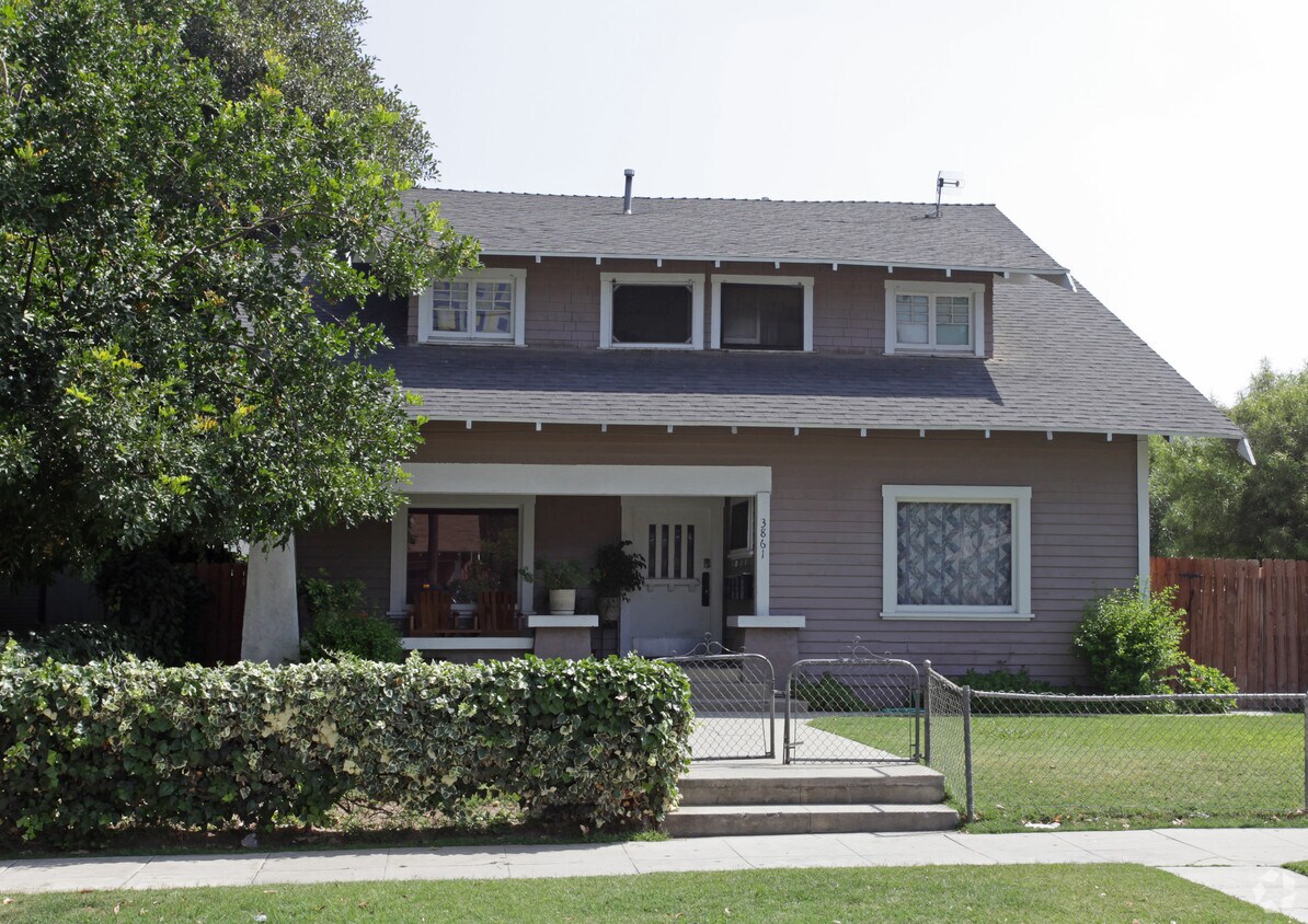 Building Photo - 3861 4th St