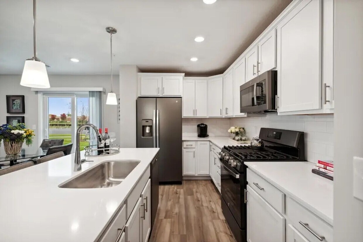 Foto principal - Awesome lennar new construction 3 bed town...
