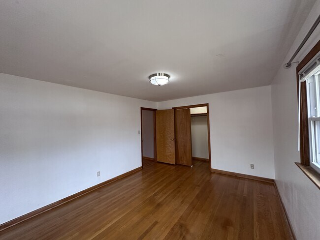 Foto del edificio - 638 Oakland Dr