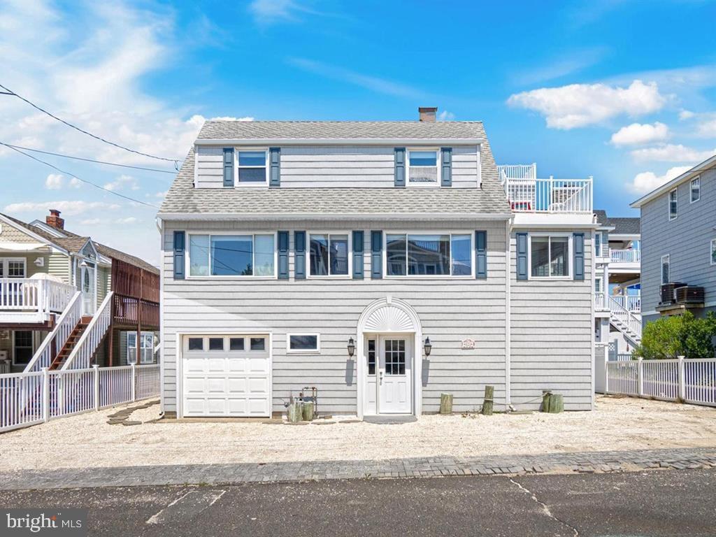 Primary Photo - 121 E Sand Dune Ln