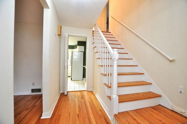 Building Photo - 19 Seneca Rd