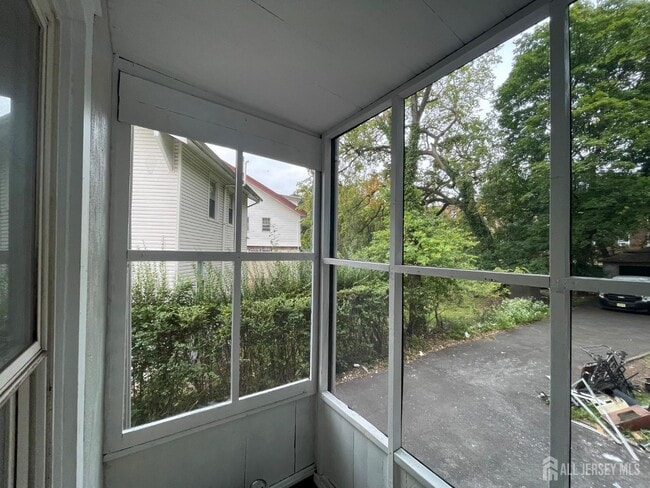 Building Photo - 31 Lincoln Ave