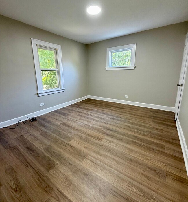Foto del edificio - 1067 Rushleigh Rd
