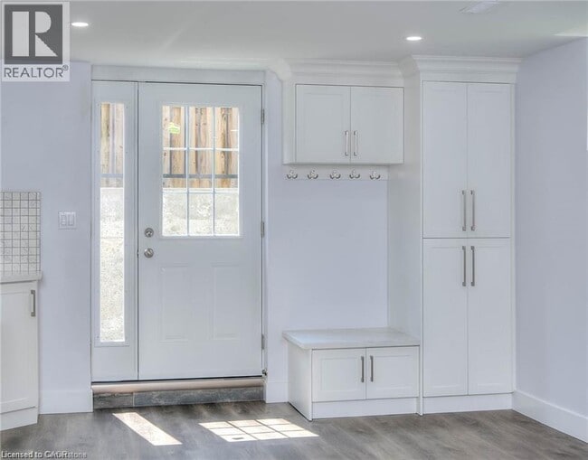 Building Photo - 550 Rush Meadow Crescent